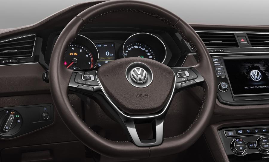 Панель приборов Volkswagen Tiguan L 2017 года  (CN) (фото 4 из 13)